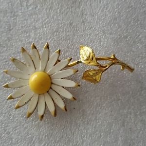 White Daisy Flower Pin broach